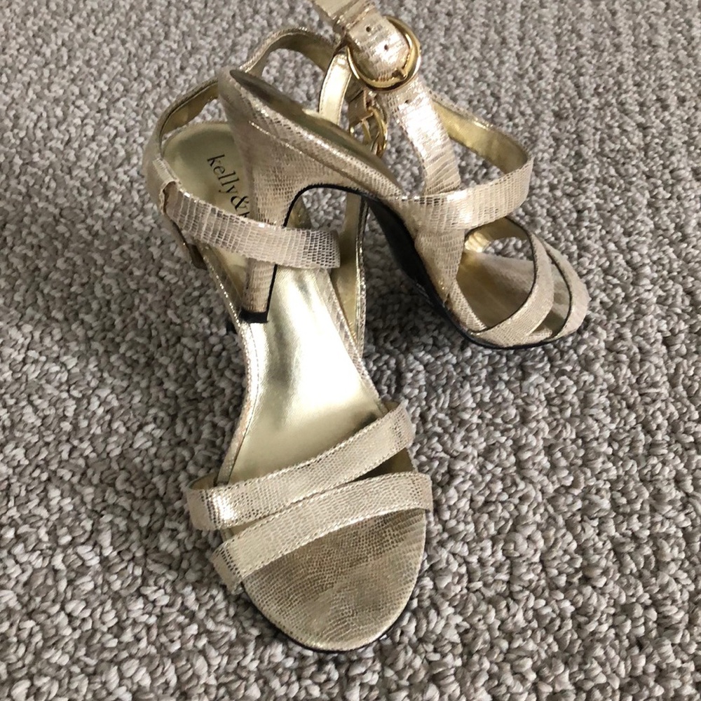 Metallic gold Pumps by Kelly & Katie Size 7